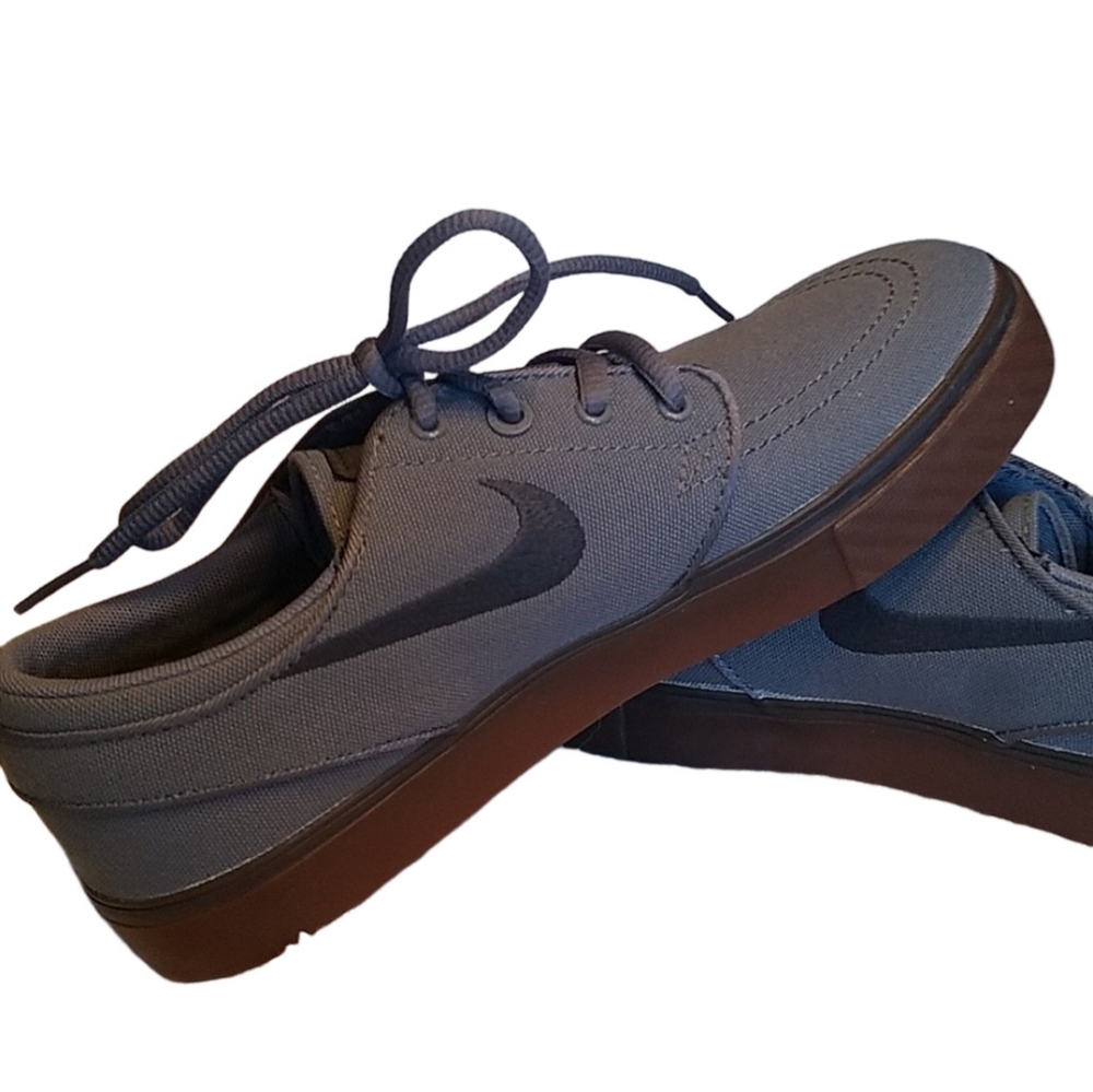 Nike Better World NWOT Size 5 youth (7 women's) Sneakers